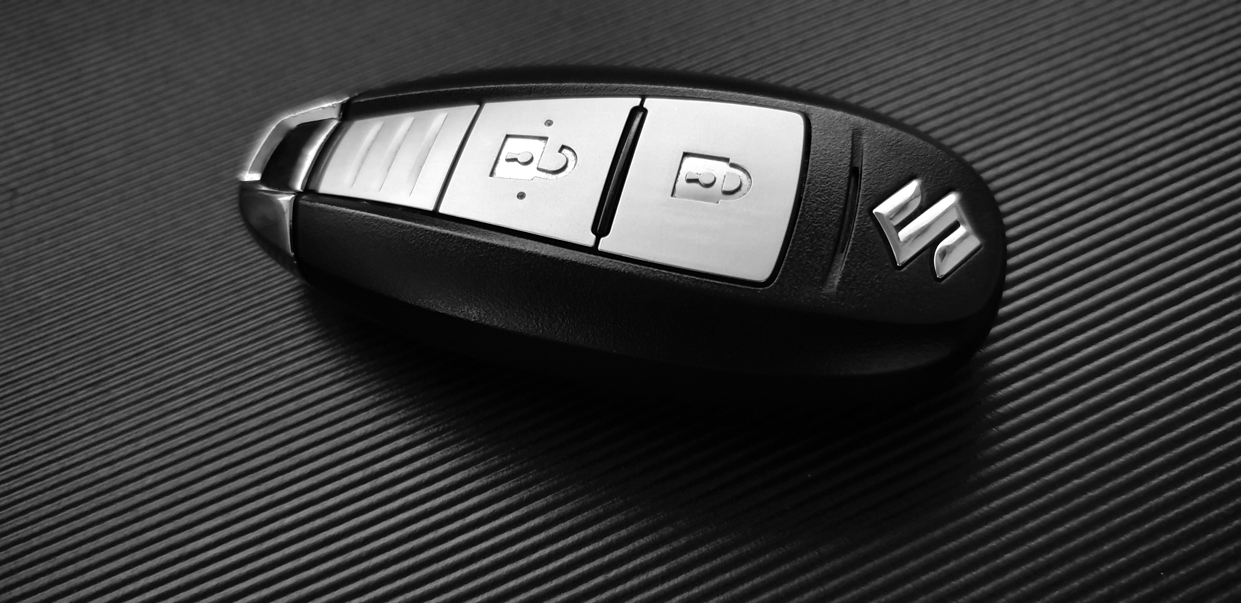 Automotive locksmith programming car key fob in Los Angeles
